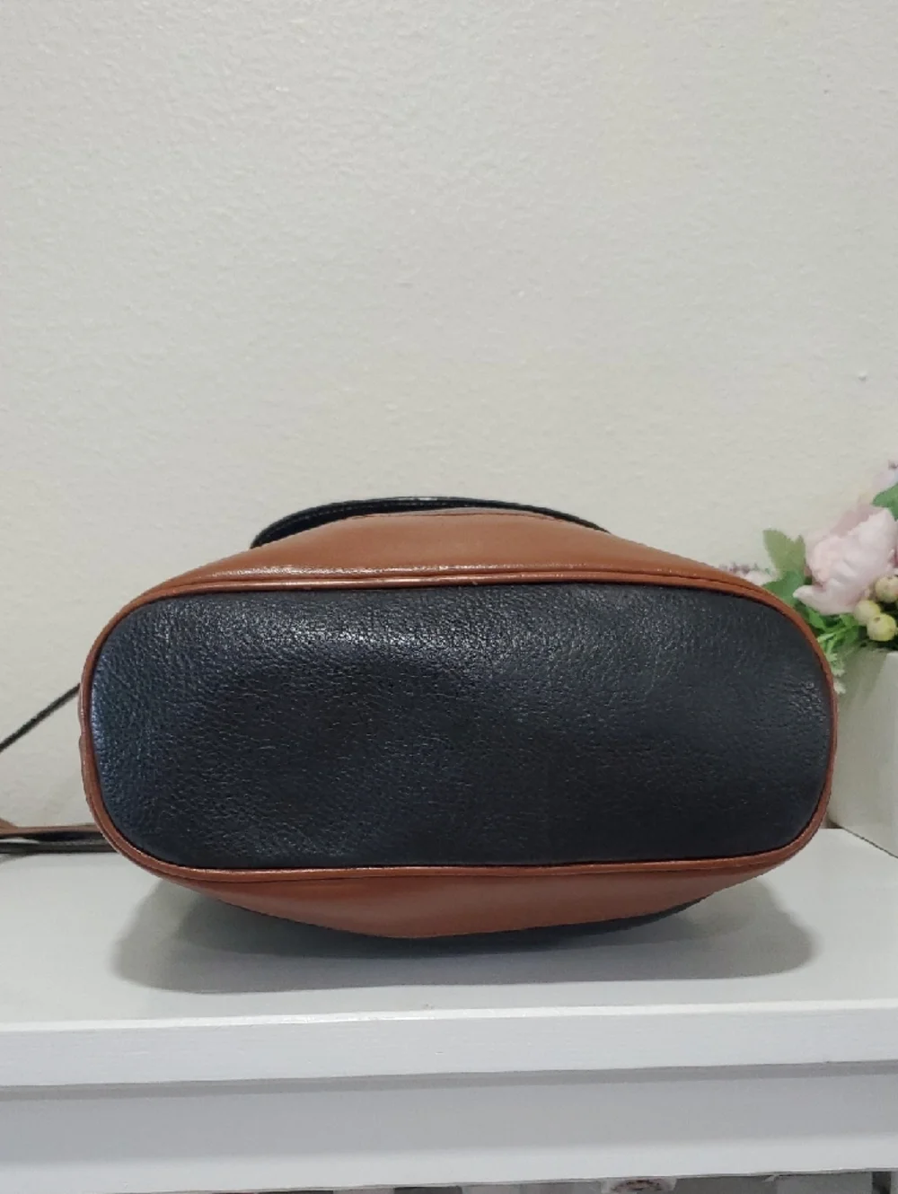 🇮🇹Vintage Bally Pebbled Black Leather Brown Trim Chain Shoulder Bag🤎🖤 - Picture 11 of 16